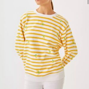 Brand New Lilly Pulitzer Ballad Sweatshirt
Honeycomb Resort White Make Lemonade